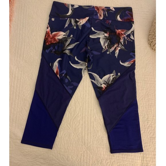 Fabletics XXL Capri Leggings - tags on - Picture 3 of 4